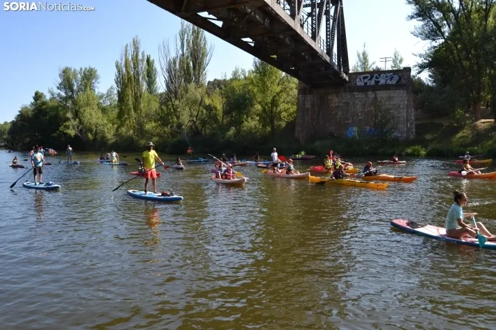 En im&aacute;genes: Cientos de pirag&uuml;istas surcan las aguas del Duero en la XXII edici&oacute;n de su Tra