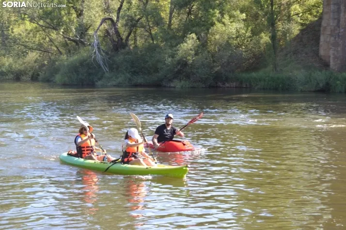 En im&aacute;genes: Cientos de pirag&uuml;istas surcan las aguas del Duero en la XXII edici&oacute;n de su Tra