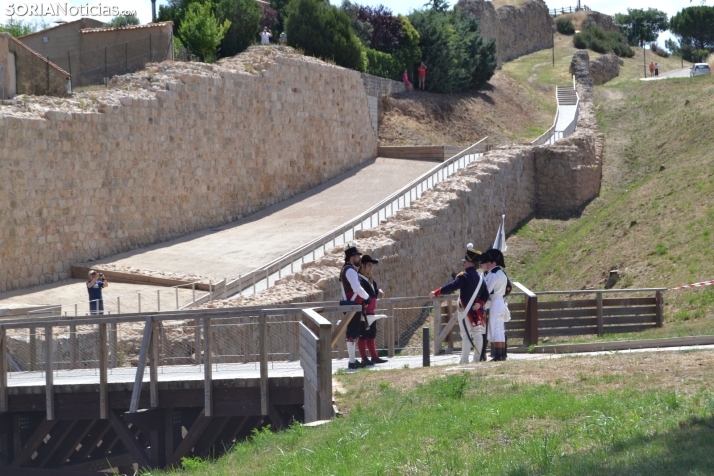 En im&aacute;genes: Almaz&aacute;n regresa a 1810 con la representaci&oacute;n de la batalla contra el ej&eacu