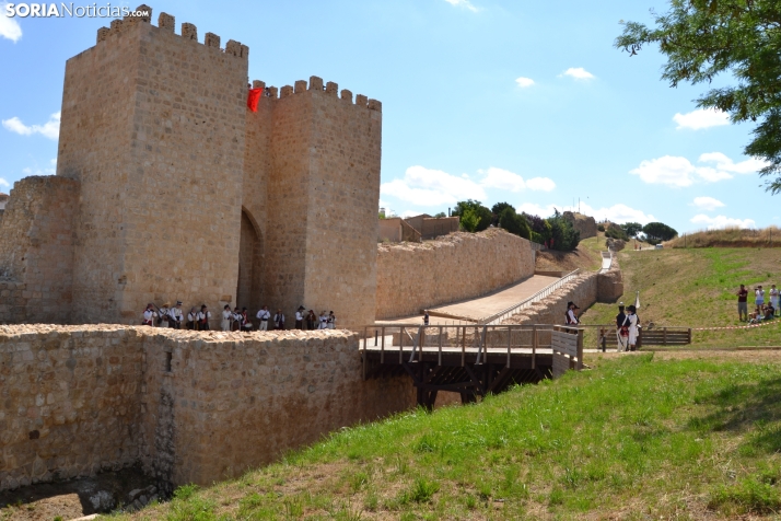 En im&aacute;genes: Almaz&aacute;n regresa a 1810 con la representaci&oacute;n de la batalla contra el ej&eacu