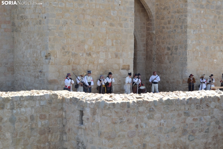 En im&aacute;genes: Almaz&aacute;n regresa a 1810 con la representaci&oacute;n de la batalla contra el ej&eacu