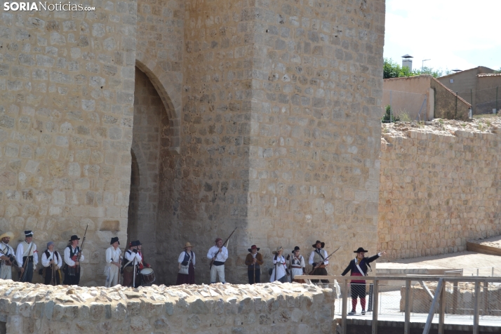 En im&aacute;genes: Almaz&aacute;n regresa a 1810 con la representaci&oacute;n de la batalla contra el ej&eacu