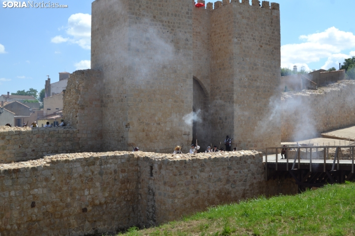 En im&aacute;genes: Almaz&aacute;n regresa a 1810 con la representaci&oacute;n de la batalla contra el ej&eacu