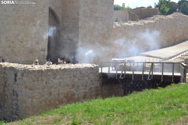 En im&aacute;genes: Almaz&aacute;n regresa a 1810 con la representaci&oacute;n de la batalla contra el ej&eacu