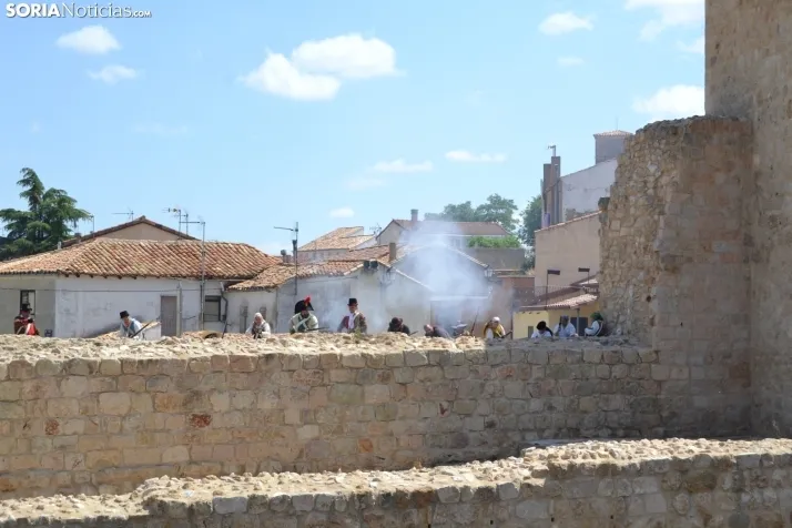 En im&aacute;genes: Almaz&aacute;n regresa a 1810 con la representaci&oacute;n de la batalla contra el ej&eacu