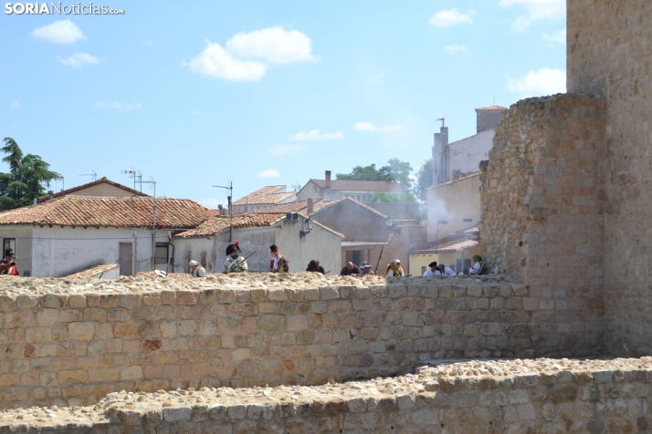 En im&aacute;genes: Almaz&aacute;n regresa a 1810 con la representaci&oacute;n de la batalla contra el ej&eacu