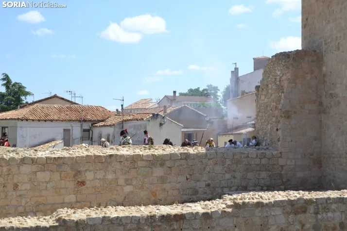 En im&aacute;genes: Almaz&aacute;n regresa a 1810 con la representaci&oacute;n de la batalla contra el ej&eacu