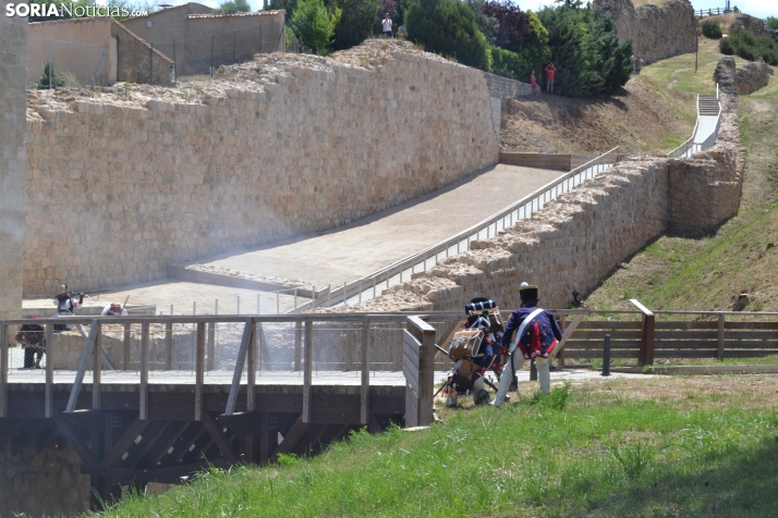 En im&aacute;genes: Almaz&aacute;n regresa a 1810 con la representaci&oacute;n de la batalla contra el ej&eacu