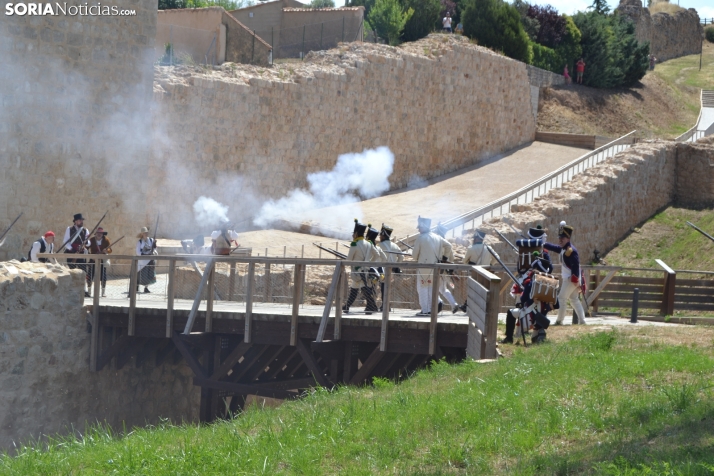 En im&aacute;genes: Almaz&aacute;n regresa a 1810 con la representaci&oacute;n de la batalla contra el ej&eacu