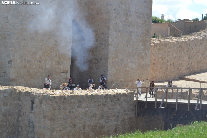 En im&aacute;genes: Almaz&aacute;n regresa a 1810 con la representaci&oacute;n de la batalla contra el ej&eacu