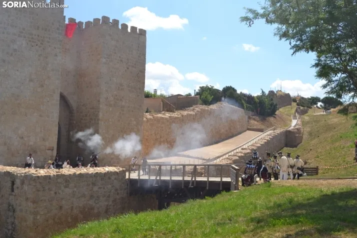 En im&aacute;genes: Almaz&aacute;n regresa a 1810 con la representaci&oacute;n de la batalla contra el ej&eacu