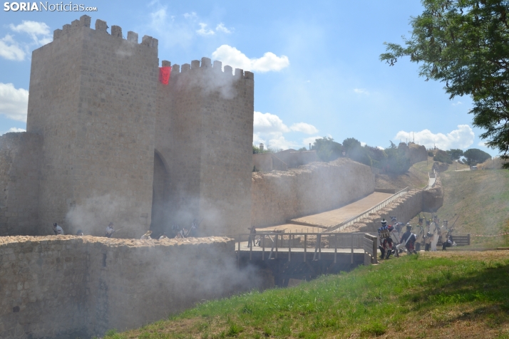 En im&aacute;genes: Almaz&aacute;n regresa a 1810 con la representaci&oacute;n de la batalla contra el ej&eacu