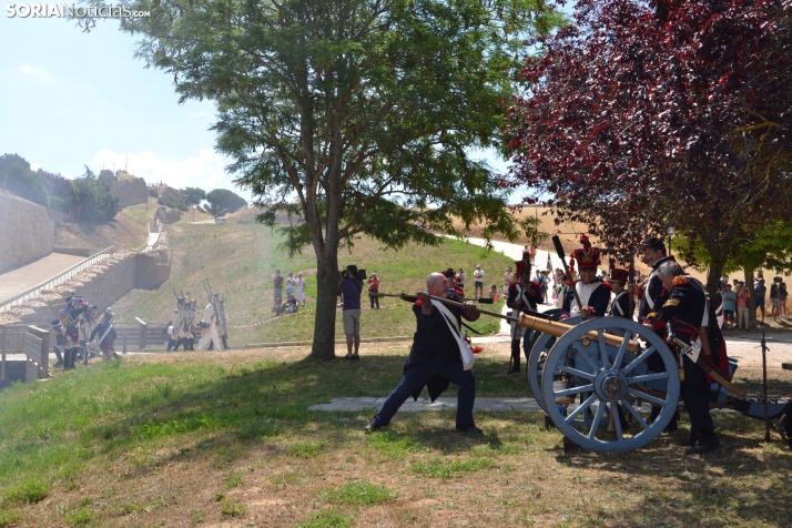 En im&aacute;genes: Almaz&aacute;n regresa a 1810 con la representaci&oacute;n de la batalla contra el ej&eacu