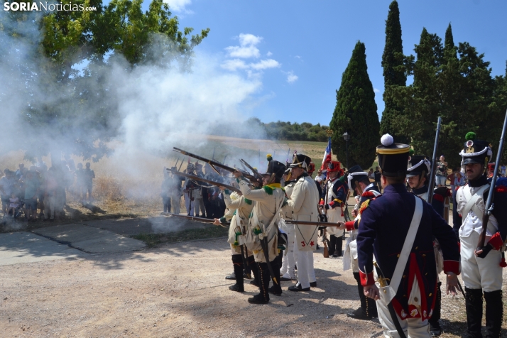 En im&aacute;genes: Almaz&aacute;n regresa a 1810 con la representaci&oacute;n de la batalla contra el ej&eacu