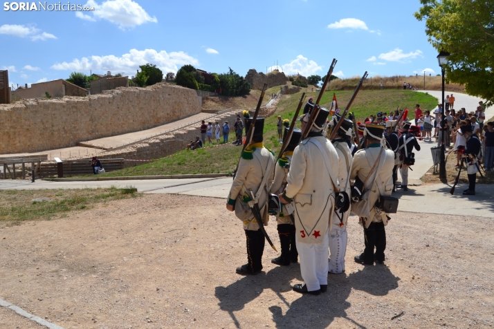 En im&aacute;genes: Almaz&aacute;n regresa a 1810 con la representaci&oacute;n de la batalla contra el ej&eacu
