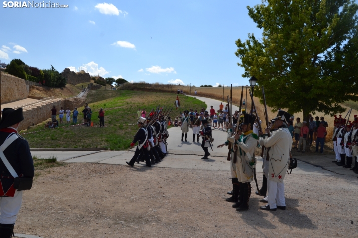 En im&aacute;genes: Almaz&aacute;n regresa a 1810 con la representaci&oacute;n de la batalla contra el ej&eacu