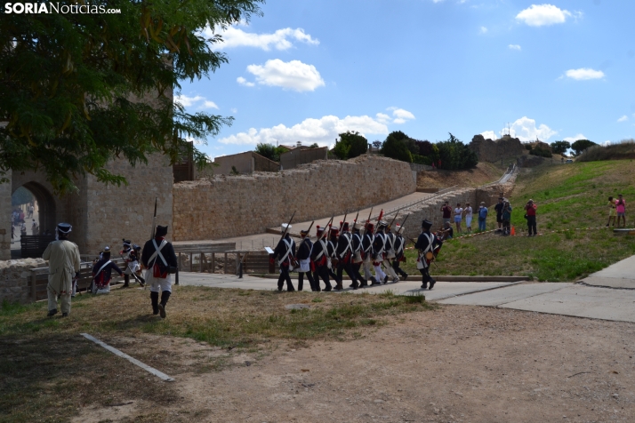 En im&aacute;genes: Almaz&aacute;n regresa a 1810 con la representaci&oacute;n de la batalla contra el ej&eacu