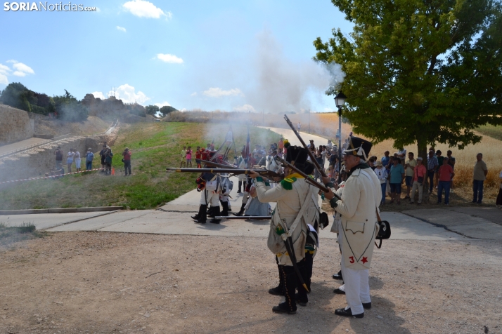 En im&aacute;genes: Almaz&aacute;n regresa a 1810 con la representaci&oacute;n de la batalla contra el ej&eacu
