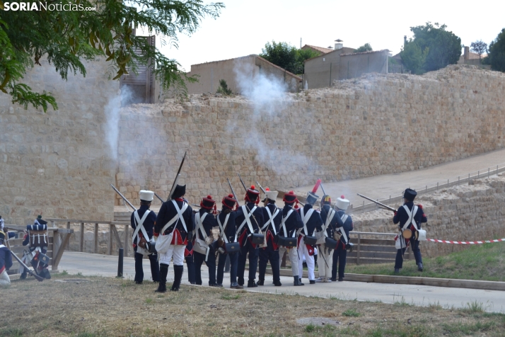 En im&aacute;genes: Almaz&aacute;n regresa a 1810 con la representaci&oacute;n de la batalla contra el ej&eacu