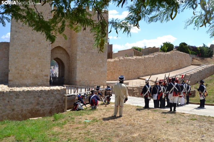 En im&aacute;genes: Almaz&aacute;n regresa a 1810 con la representaci&oacute;n de la batalla contra el ej&eacu