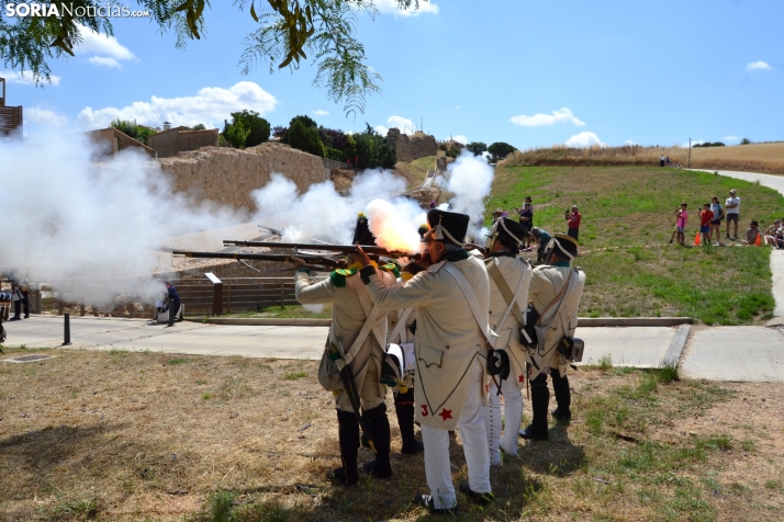 En im&aacute;genes: Almaz&aacute;n regresa a 1810 con la representaci&oacute;n de la batalla contra el ej&eacu