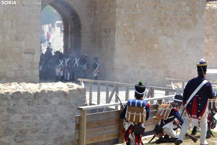En im&aacute;genes: Almaz&aacute;n regresa a 1810 con la representaci&oacute;n de la batalla contra el ej&eacu