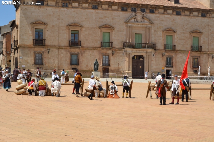 En im&aacute;genes: Almaz&aacute;n regresa a 1810 con la representaci&oacute;n de la batalla contra el ej&eacu