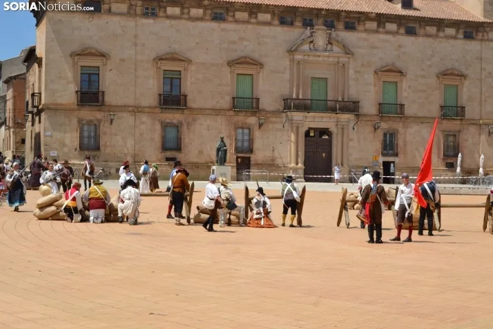 En im&aacute;genes: Almaz&aacute;n regresa a 1810 con la representaci&oacute;n de la batalla contra el ej&eacu