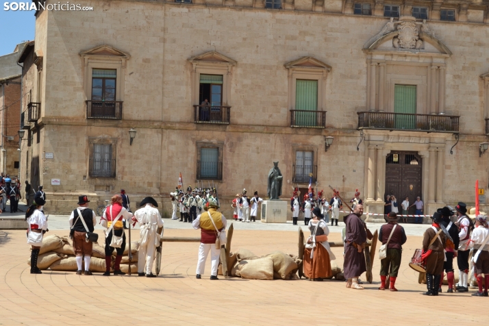 En im&aacute;genes: Almaz&aacute;n regresa a 1810 con la representaci&oacute;n de la batalla contra el ej&eacu