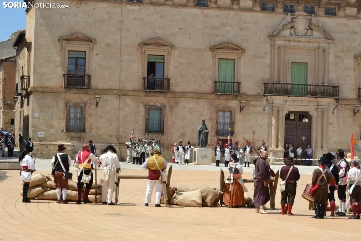En im&aacute;genes: Almaz&aacute;n regresa a 1810 con la representaci&oacute;n de la batalla contra el ej&eacu