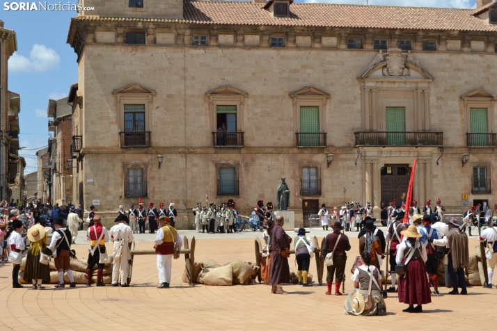En im&aacute;genes: Almaz&aacute;n regresa a 1810 con la representaci&oacute;n de la batalla contra el ej&eacu