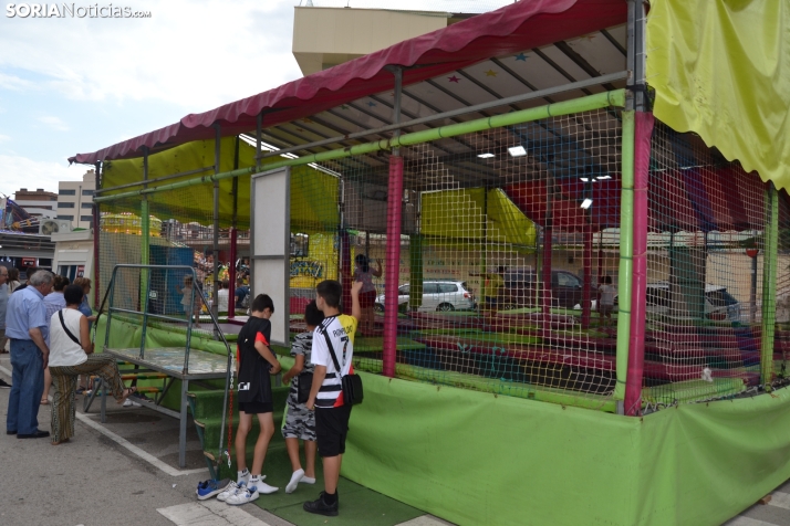 Fotos: Los ni&ntilde;os mantienen el esp&iacute;ritu sanjuanero en las ferias durante su D&iacute;a