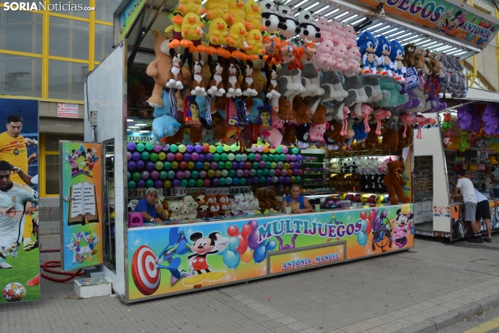 Fotos: Los ni&ntilde;os mantienen el esp&iacute;ritu sanjuanero en las ferias durante su D&iacute;a