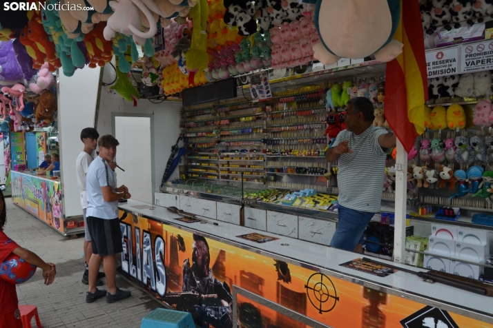 Fotos: Los ni&ntilde;os mantienen el esp&iacute;ritu sanjuanero en las ferias durante su D&iacute;a