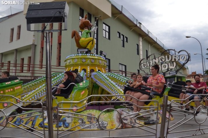 Fotos: Los ni&ntilde;os mantienen el esp&iacute;ritu sanjuanero en las ferias durante su D&iacute;a