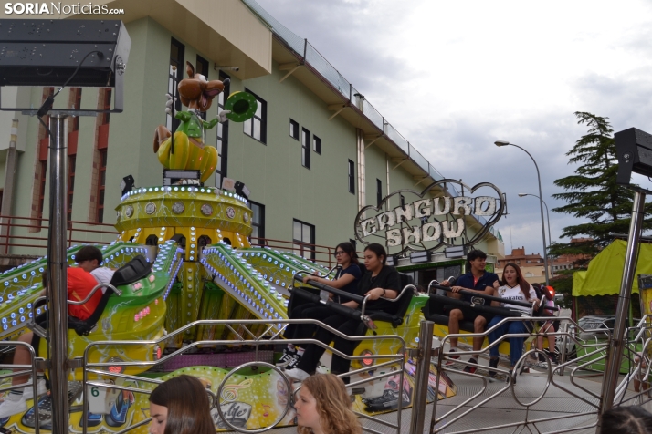 Fotos: Los ni&ntilde;os mantienen el esp&iacute;ritu sanjuanero en las ferias durante su D&iacute;a