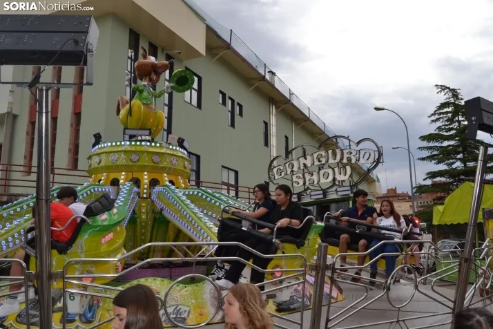 Fotos: Los ni&ntilde;os mantienen el esp&iacute;ritu sanjuanero en las ferias durante su D&iacute;a