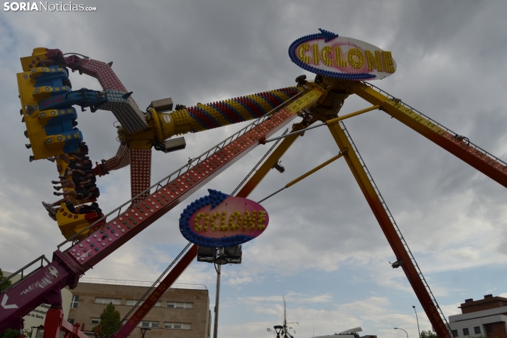 Fotos: Los ni&ntilde;os mantienen el esp&iacute;ritu sanjuanero en las ferias durante su D&iacute;a