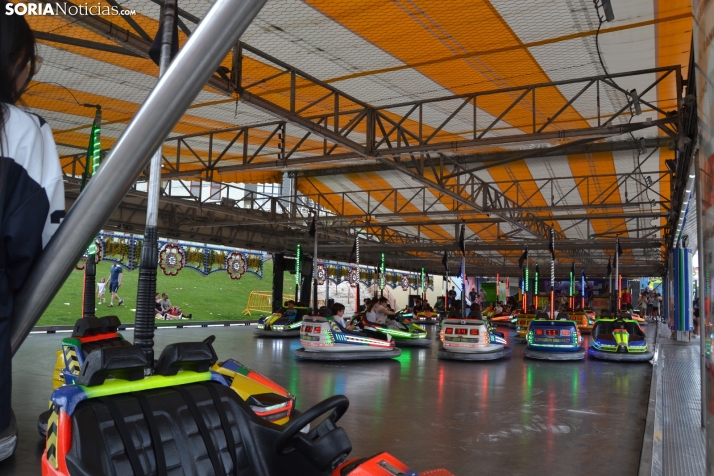 Fotos: Los ni&ntilde;os mantienen el esp&iacute;ritu sanjuanero en las ferias durante su D&iacute;a