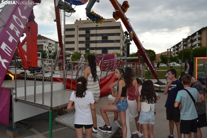 Fotos: Los ni&ntilde;os mantienen el esp&iacute;ritu sanjuanero en las ferias durante su D&iacute;a