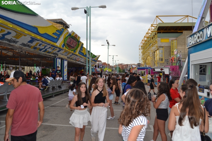 Fotos: Los ni&ntilde;os mantienen el esp&iacute;ritu sanjuanero en las ferias durante su D&iacute;a