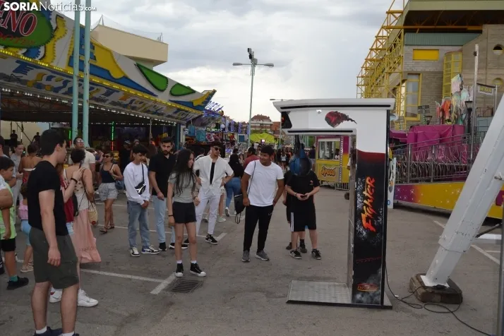 Fotos: Los ni&ntilde;os mantienen el esp&iacute;ritu sanjuanero en las ferias durante su D&iacute;a