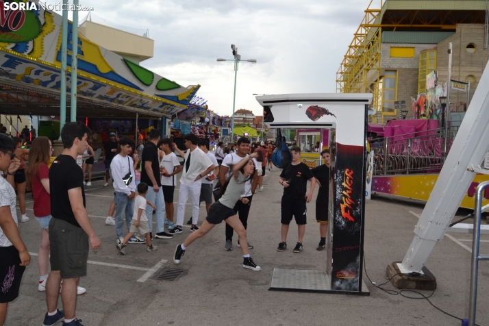 Fotos: Los ni&ntilde;os mantienen el esp&iacute;ritu sanjuanero en las ferias durante su D&iacute;a