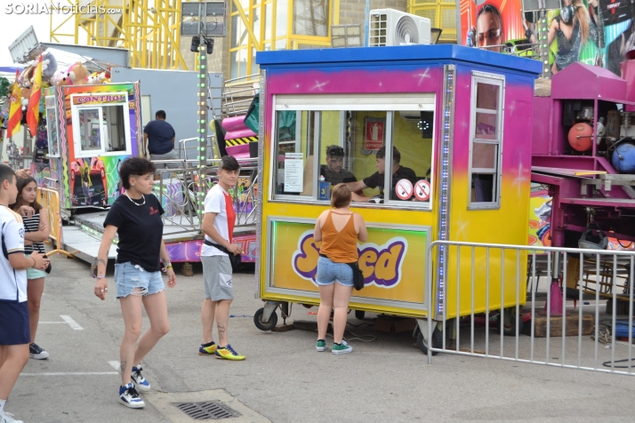 Fotos: Los ni&ntilde;os mantienen el esp&iacute;ritu sanjuanero en las ferias durante su D&iacute;a