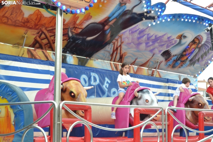 Fotos: Los ni&ntilde;os mantienen el esp&iacute;ritu sanjuanero en las ferias durante su D&iacute;a
