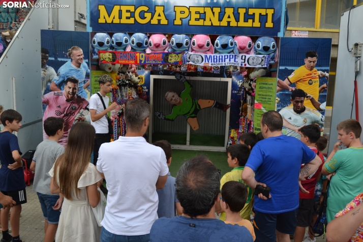 Fotos: Los ni&ntilde;os mantienen el esp&iacute;ritu sanjuanero en las ferias durante su D&iacute;a