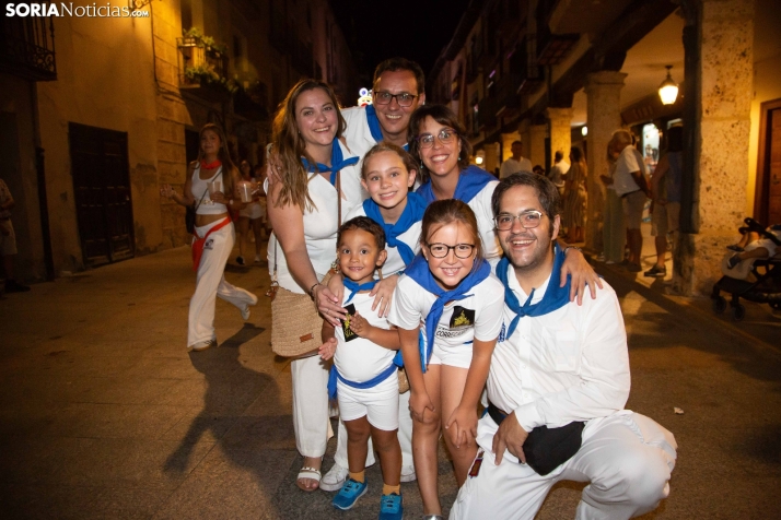Desfile de las peñas en El Burgo 2025 