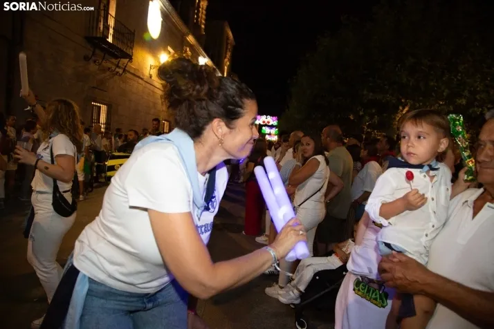 Desfile de las peñas en El Burgo 2025 