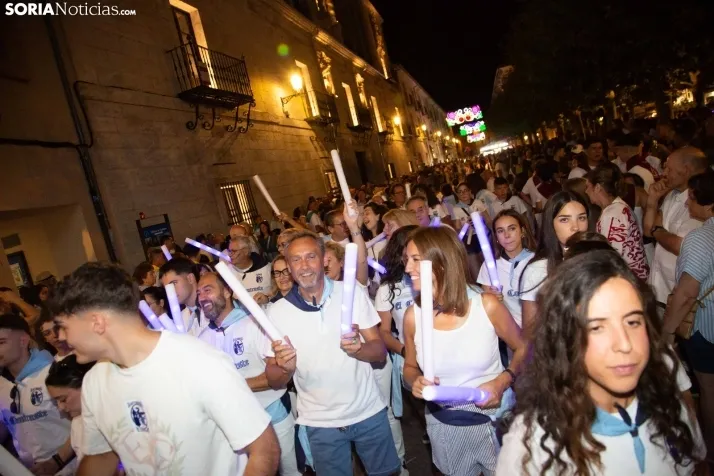 Desfile de las peñas en El Burgo 2025 