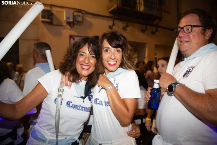 Desfile de las peñas en El Burgo 2025 